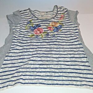 Sundance Shirt Size small 100 % Cotton Gray Emboardered Flowers on Front.